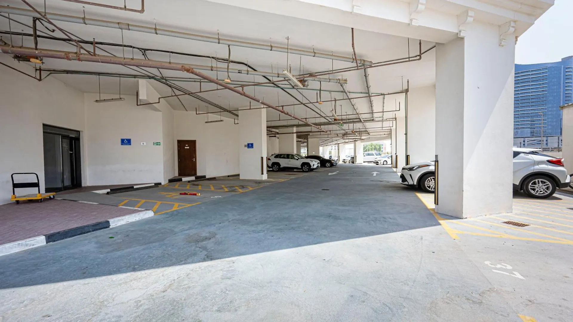 아파트 Sophisticated Studio With Dubailand Views 아랍에미리트