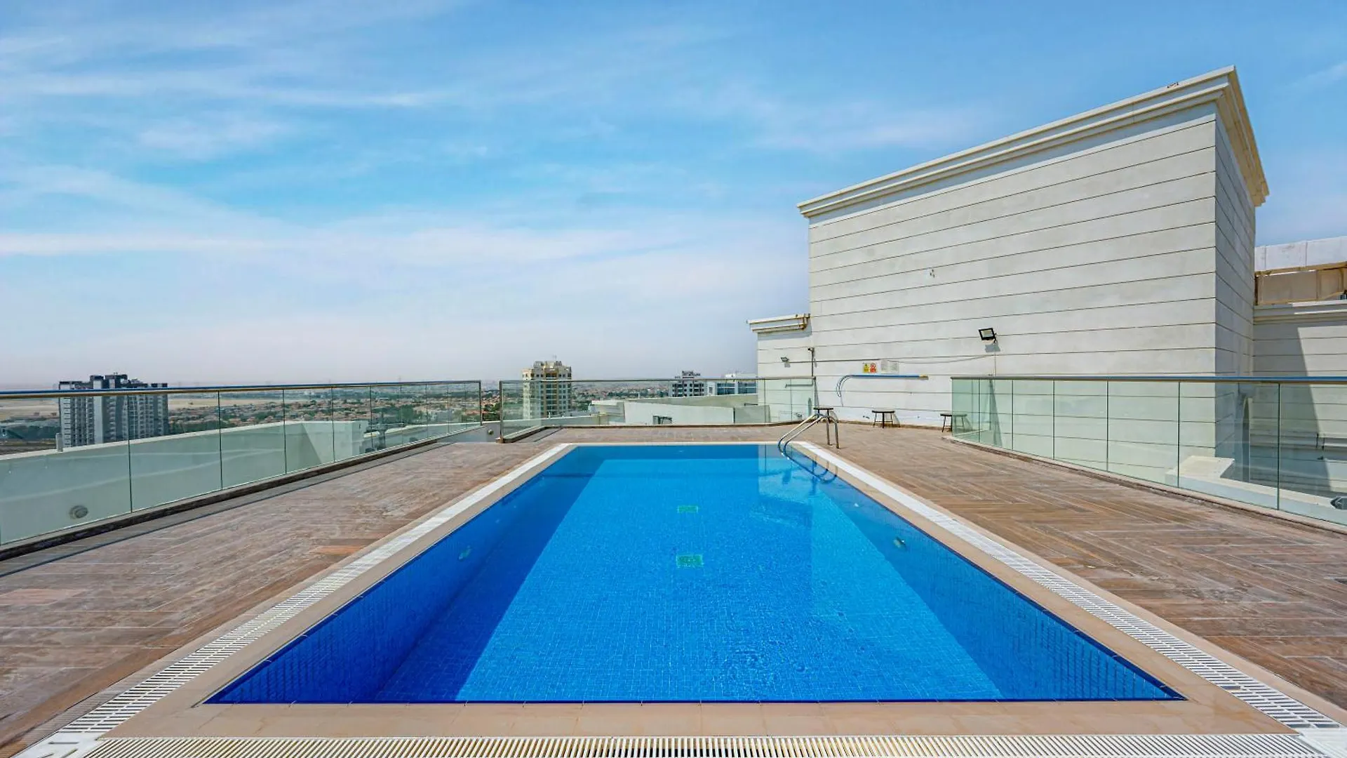 Sophisticated Studio With Dubailand Views 아파트 두바이